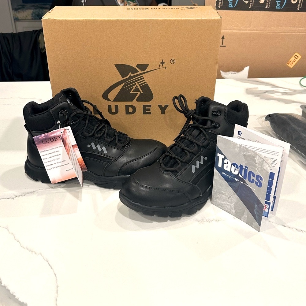 Boots for Men - Lightweight, Anti-slip, size 9